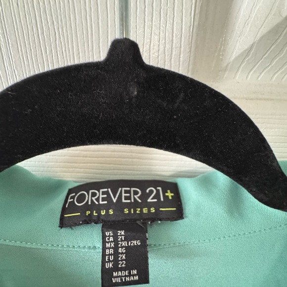 Forever 21 Green Flutter Sleeve Blouse - Picture 4 of 5